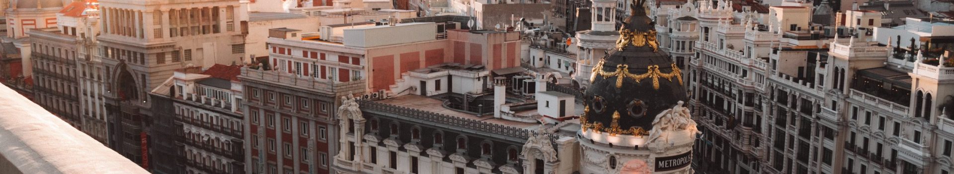 pexels-alex-azabache-3757144